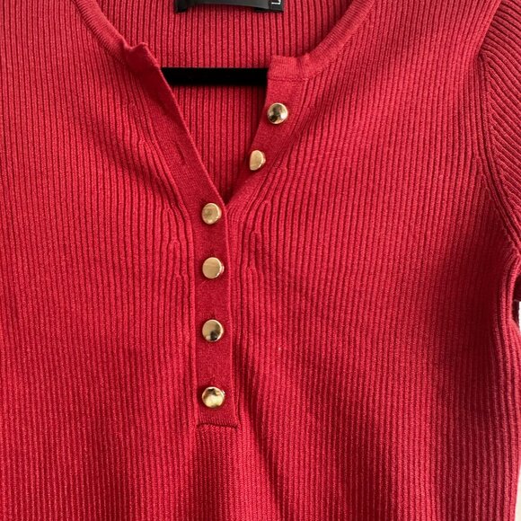 Wine Red Long Sleeve Gold Button Slim Fit Ribbed Top - Large - Picture 6 of 9